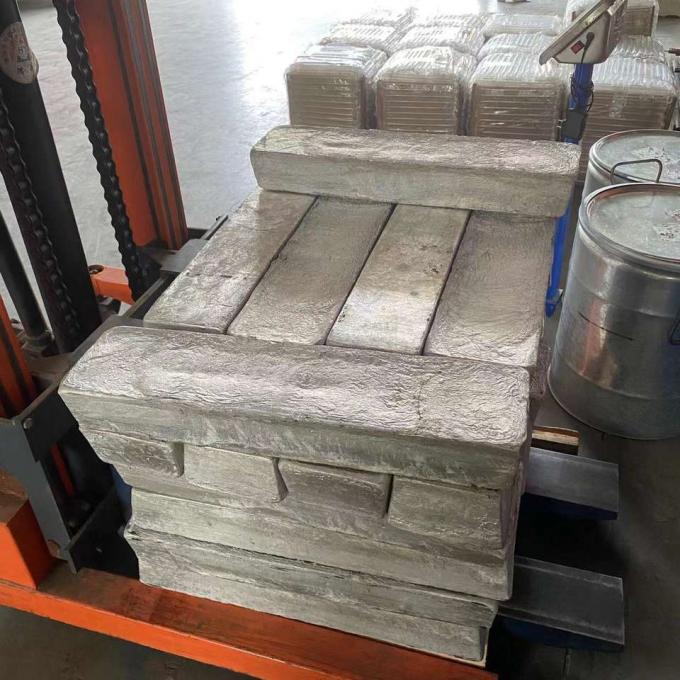 Pureza pura dos lingotes 99,95% do magnésio para a fábrica de aço e as fundições